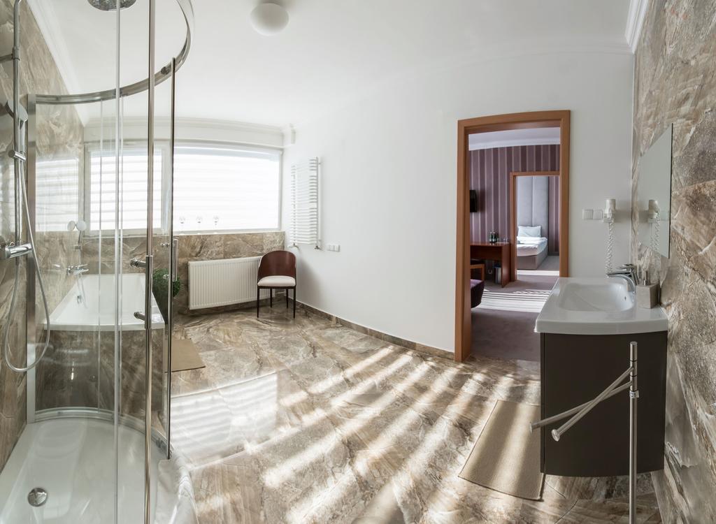 Hotel Europejski Ниса Екстериор снимка